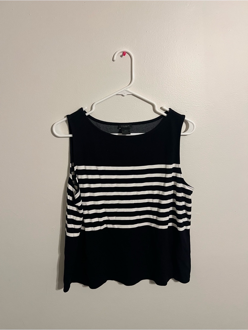 Ann Taylor Factory Women’s Tank Top Size Large Black & White Striped Sleeveless